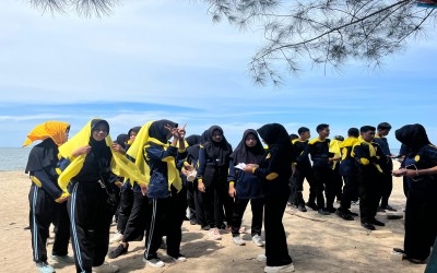 PELANTIKAN PENGURUS BARU PMR SMAN 1 SATUI DI PANTAI SUNGAI CUKA